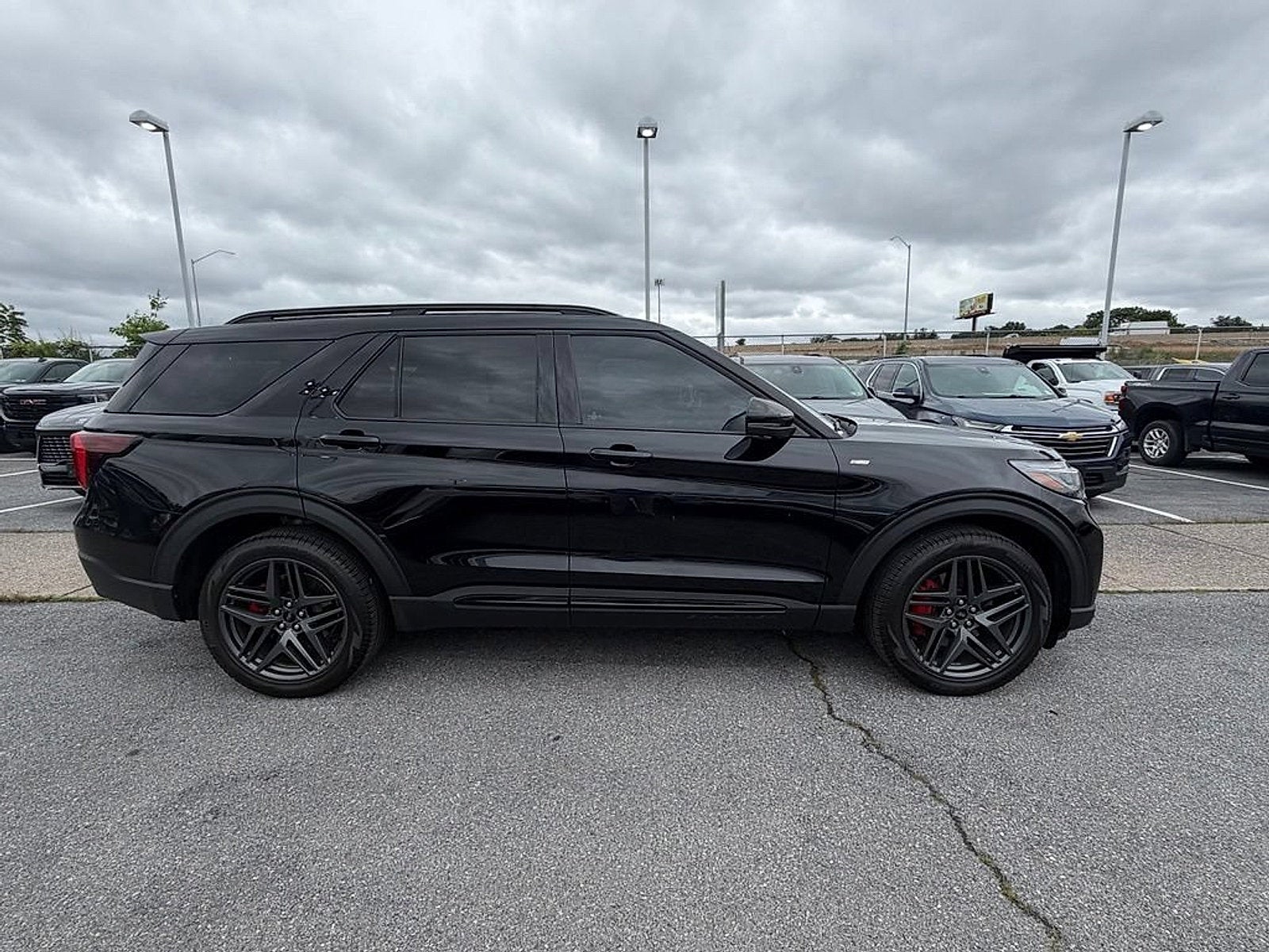 2025 Ford Explorer ST-Line