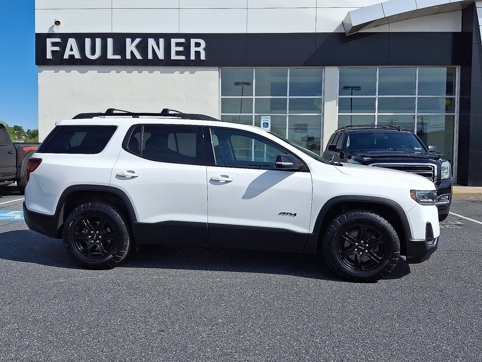 2023 GMC Acadia AT4