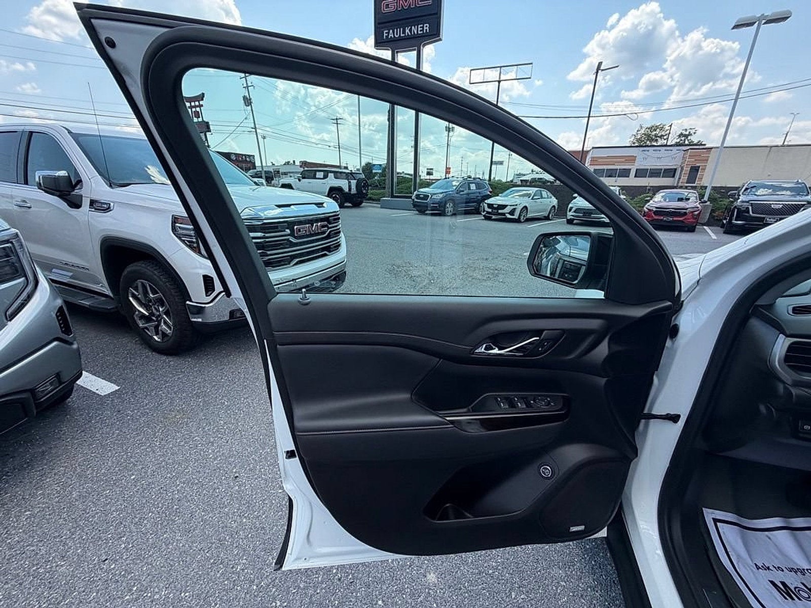 2023 GMC Acadia AT4