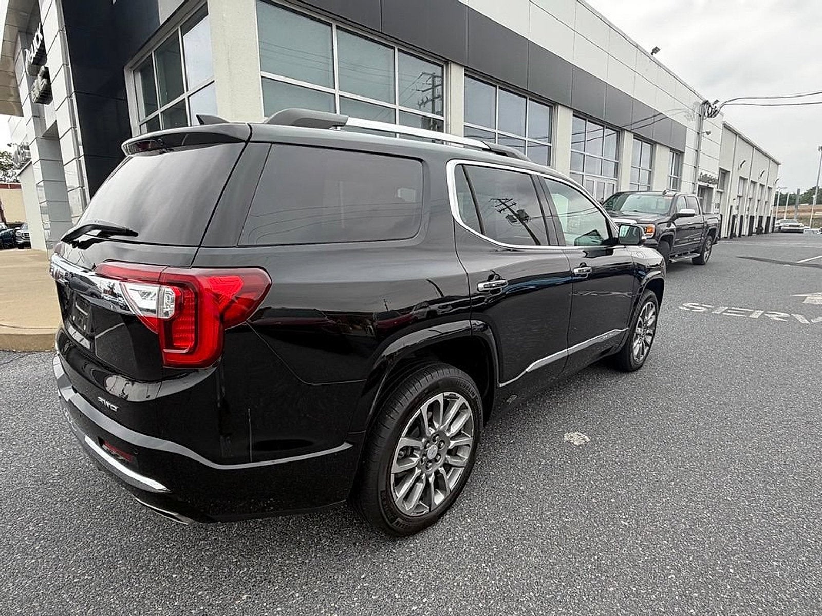 2023 GMC Acadia Denali