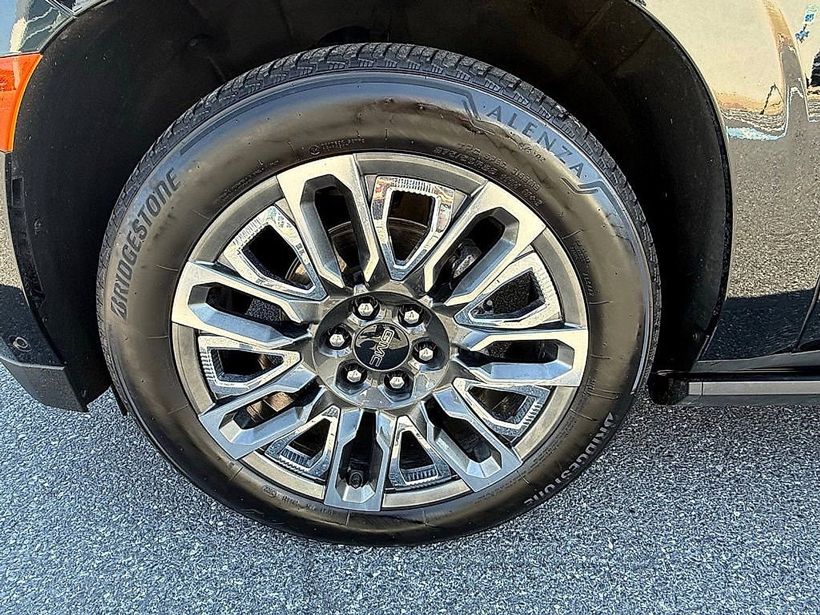 2023 GMC Yukon Denali Ultimate