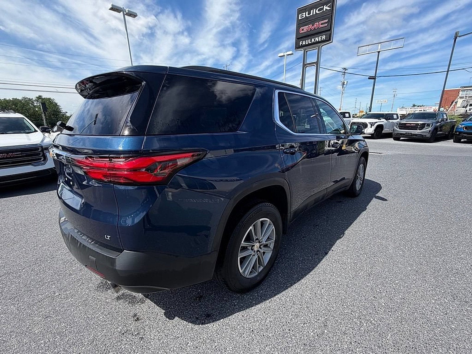 2023 Chevrolet Traverse LT Cloth