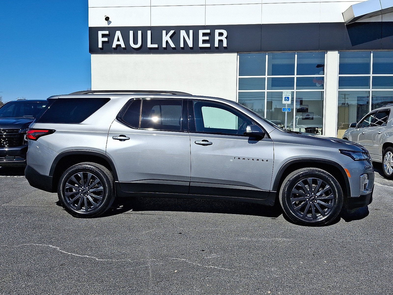 2023 Chevrolet Traverse RS