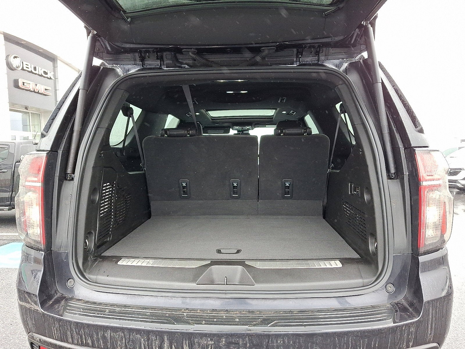 2023 Chevrolet Suburban RST