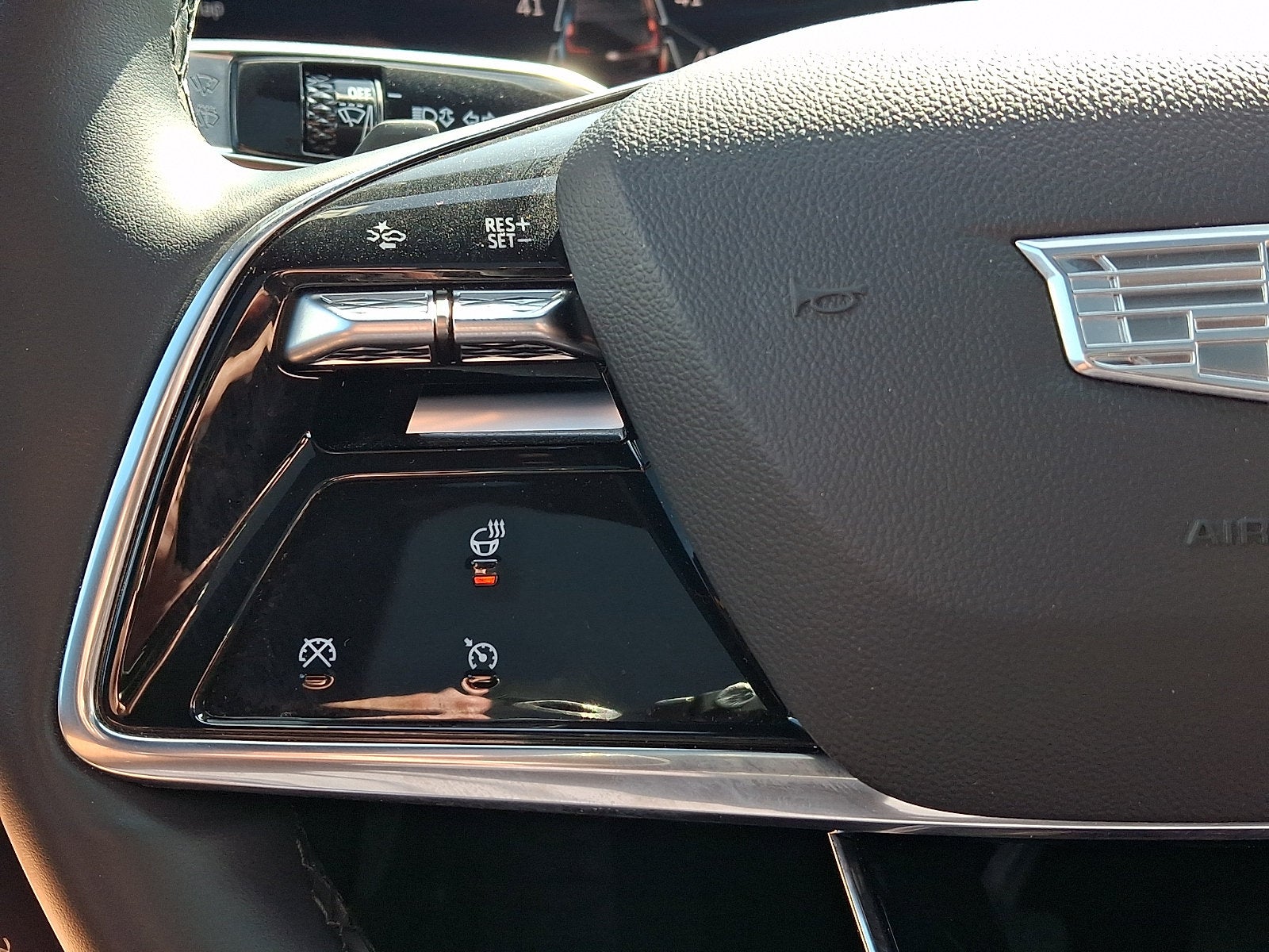 2024 Cadillac LYRIQ Luxury 1
