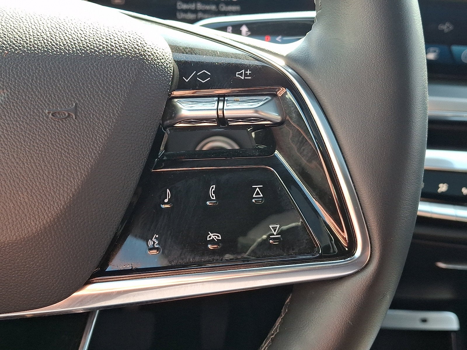 2024 Cadillac LYRIQ Luxury 1
