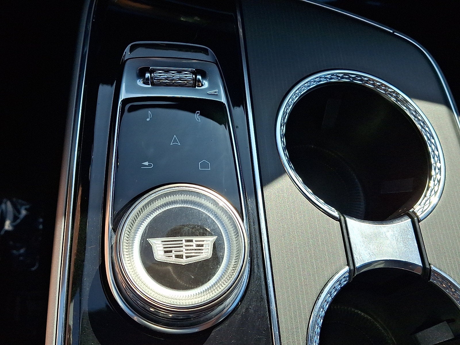 2024 Cadillac LYRIQ Luxury 1