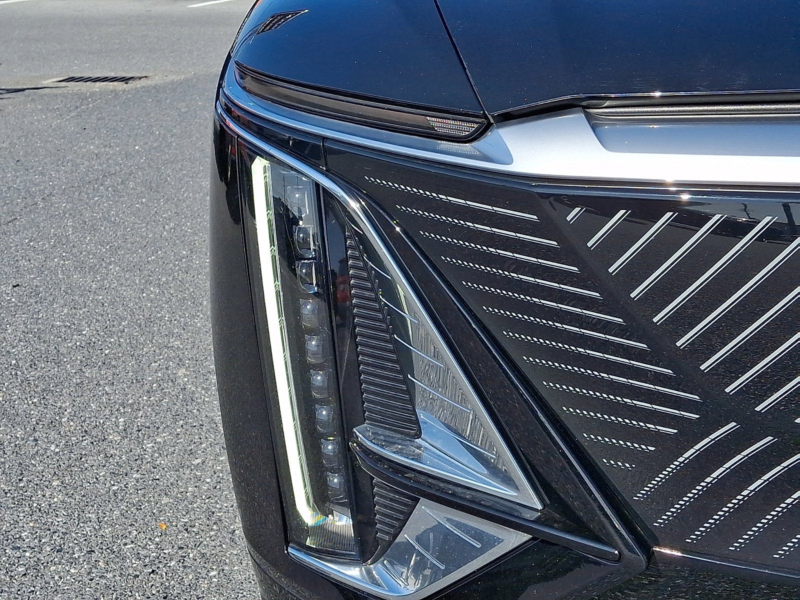 2024 Cadillac LYRIQ Luxury 1