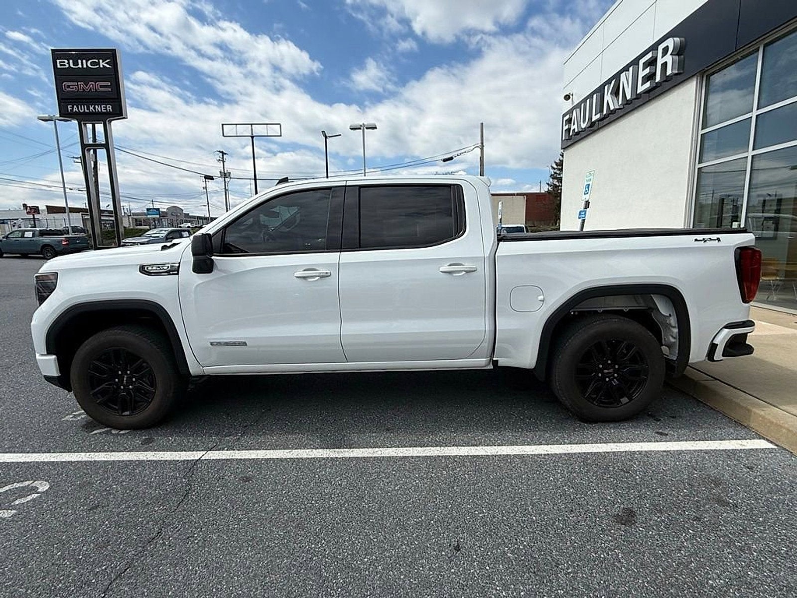 2024 GMC Sierra 1500 Elevation