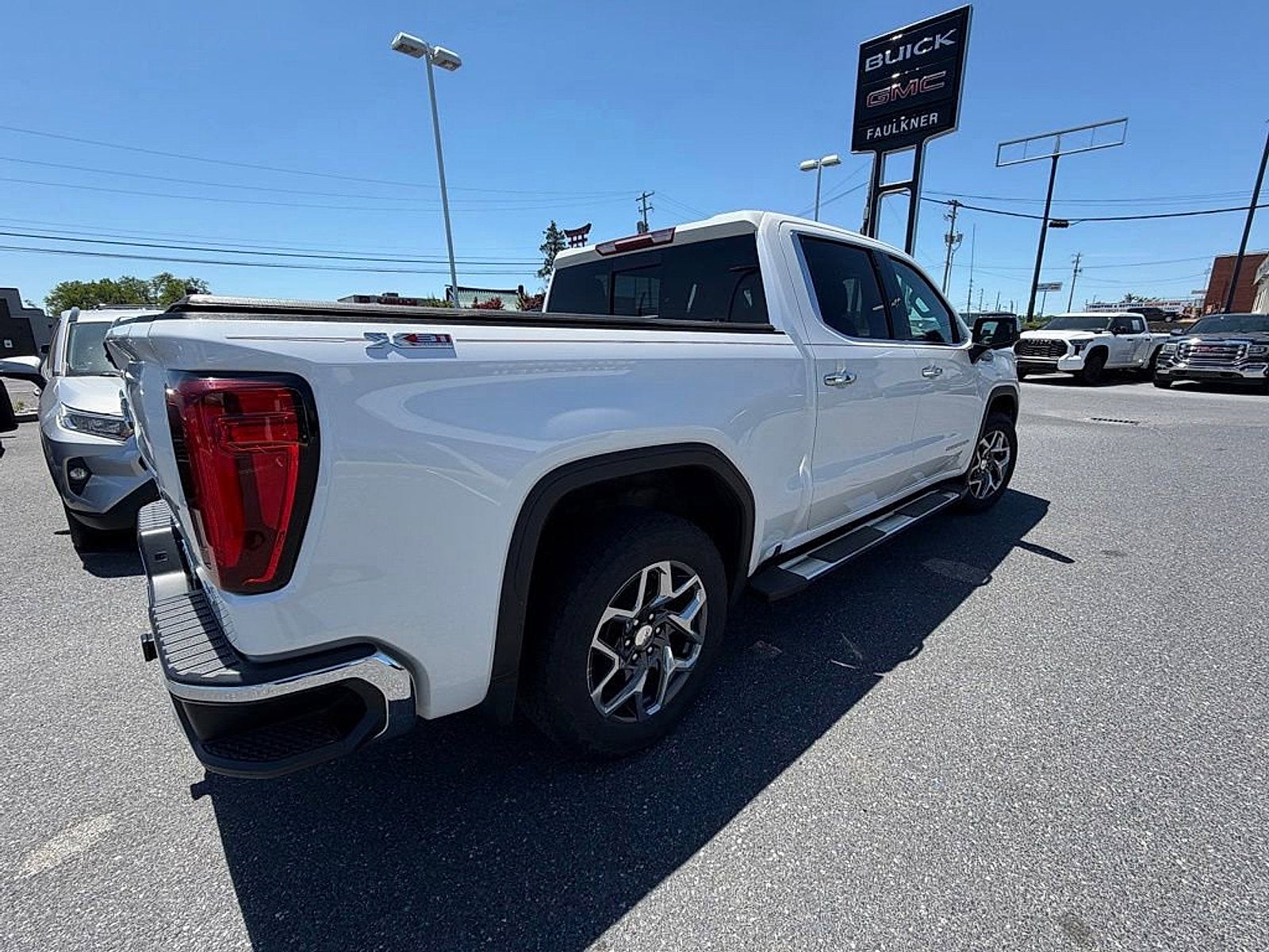 2023 GMC Sierra 1500 SLT