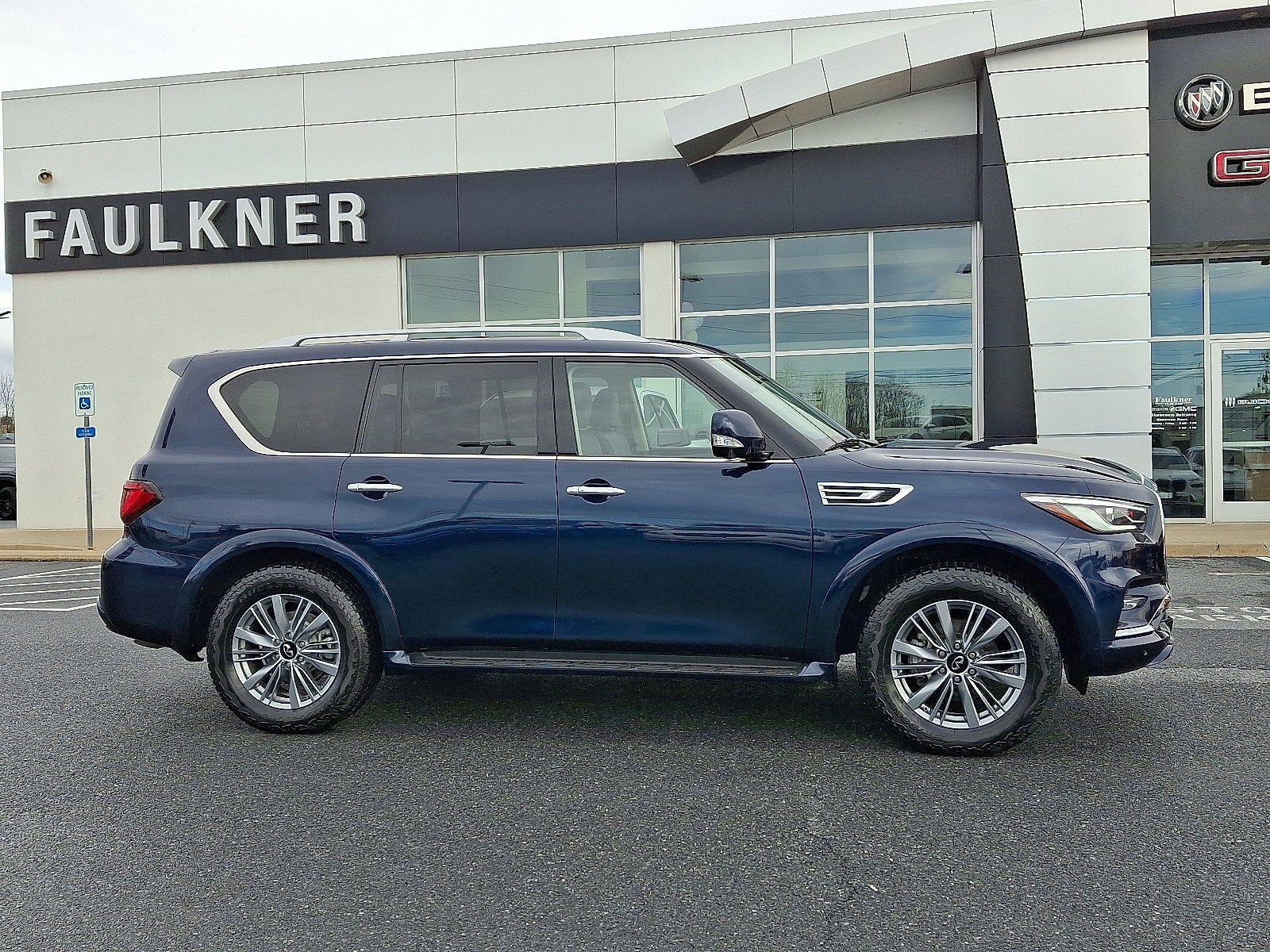 2024 INFINITI QX80 LUXE