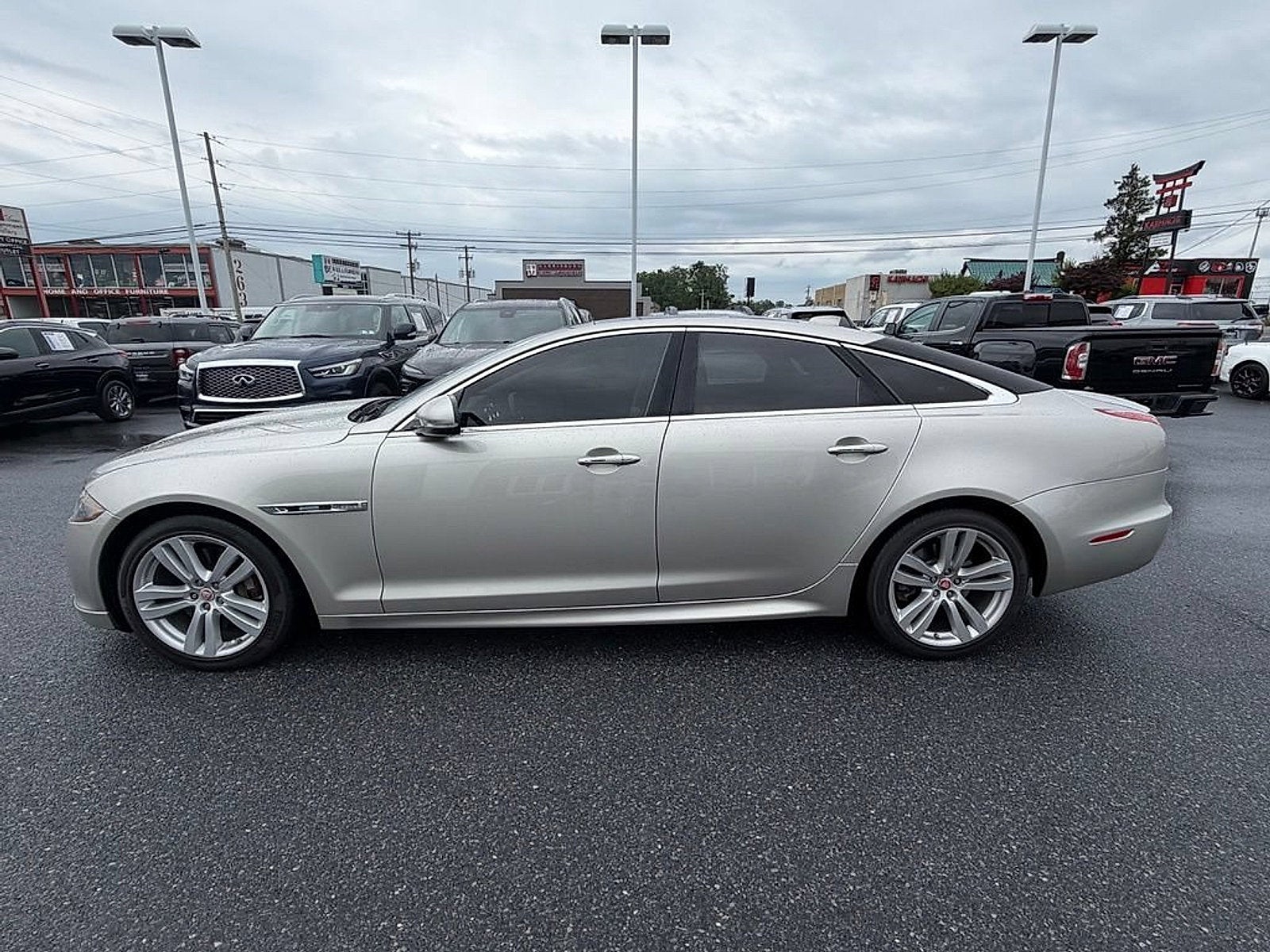2016 Jaguar XJ R-Sport
