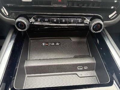 2025 Chevrolet Suburban 4WD LT