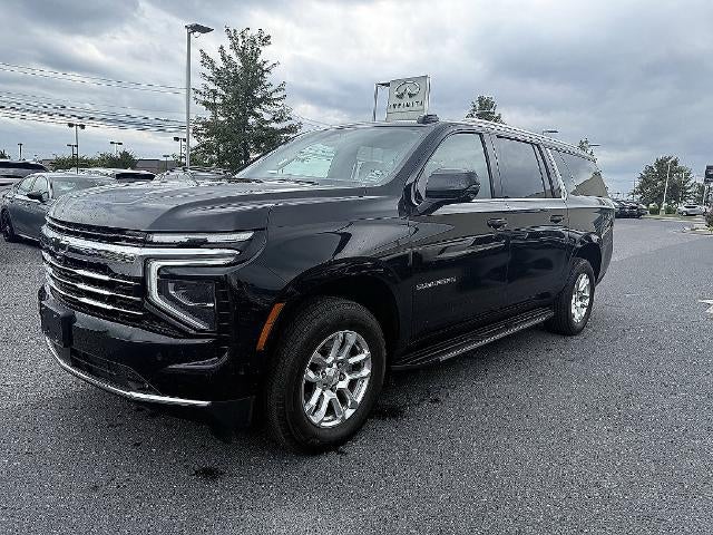 2025 Chevrolet Suburban 4WD LT
