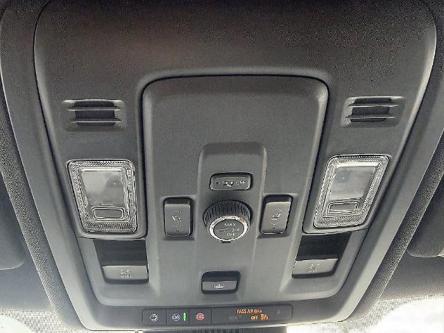 2025 Chevrolet Suburban 4WD LT