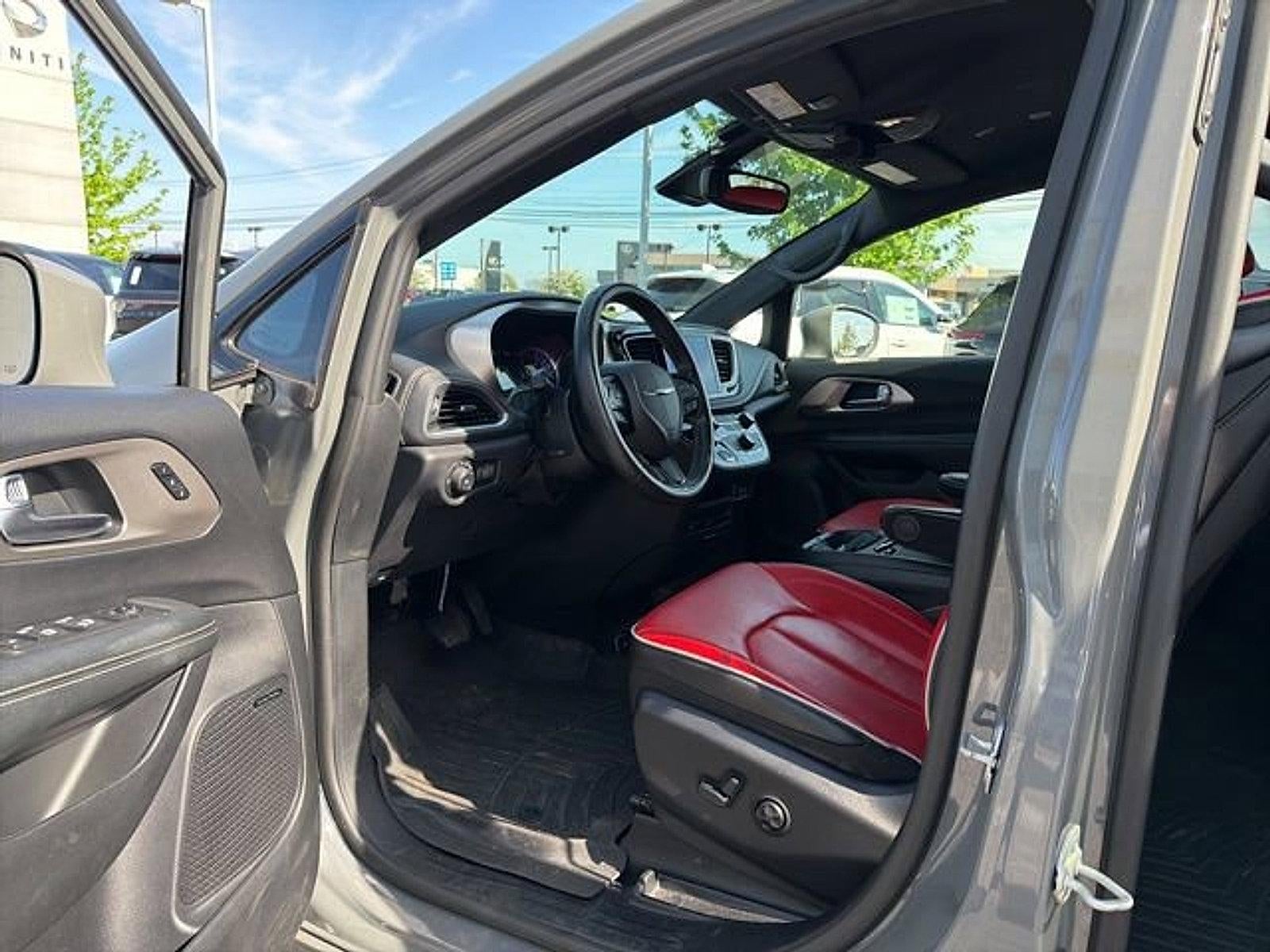 2020 Chrysler Pacifica Hybrid Red S FWD