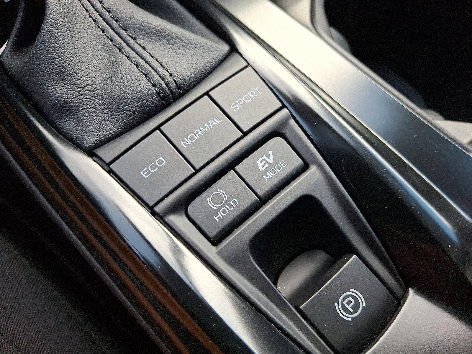 2025 Toyota Camry LE AWD (Natl)