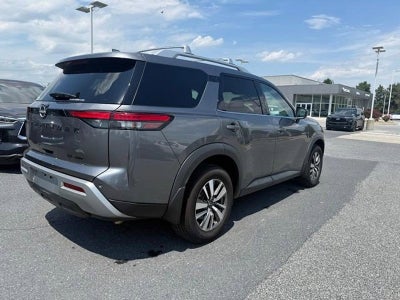 2022 Nissan Pathfinder SL 4WD