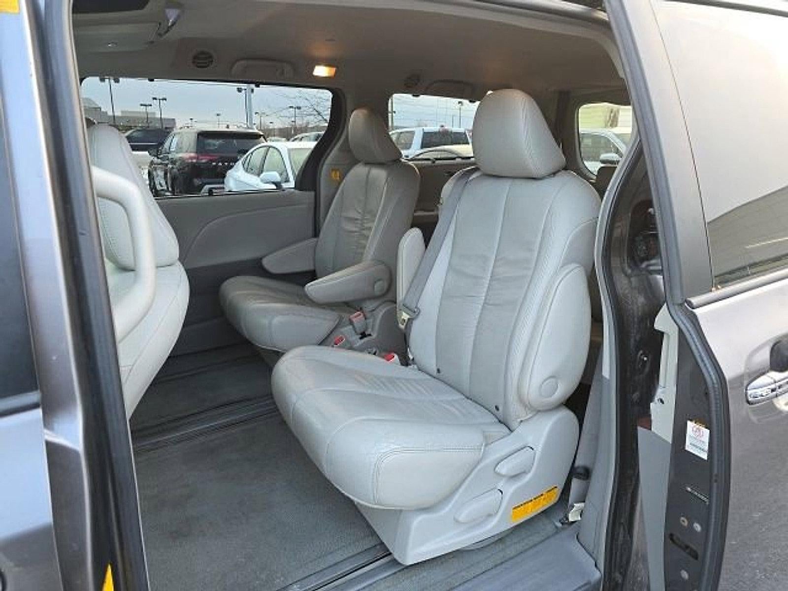 2011 Toyota Sienna 5dr 8-Pass Van V6 XLE FWD (Natl)