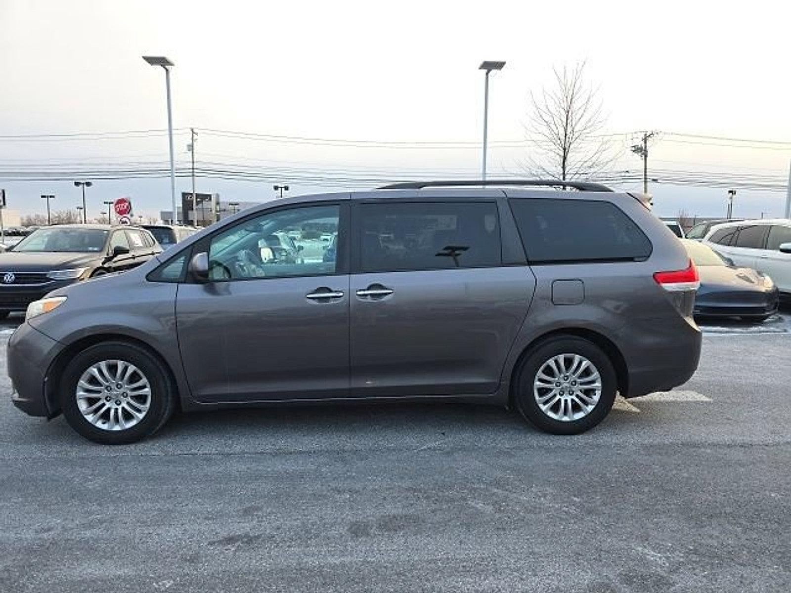 2011 Toyota Sienna 5dr 8-Pass Van V6 XLE FWD (Natl)