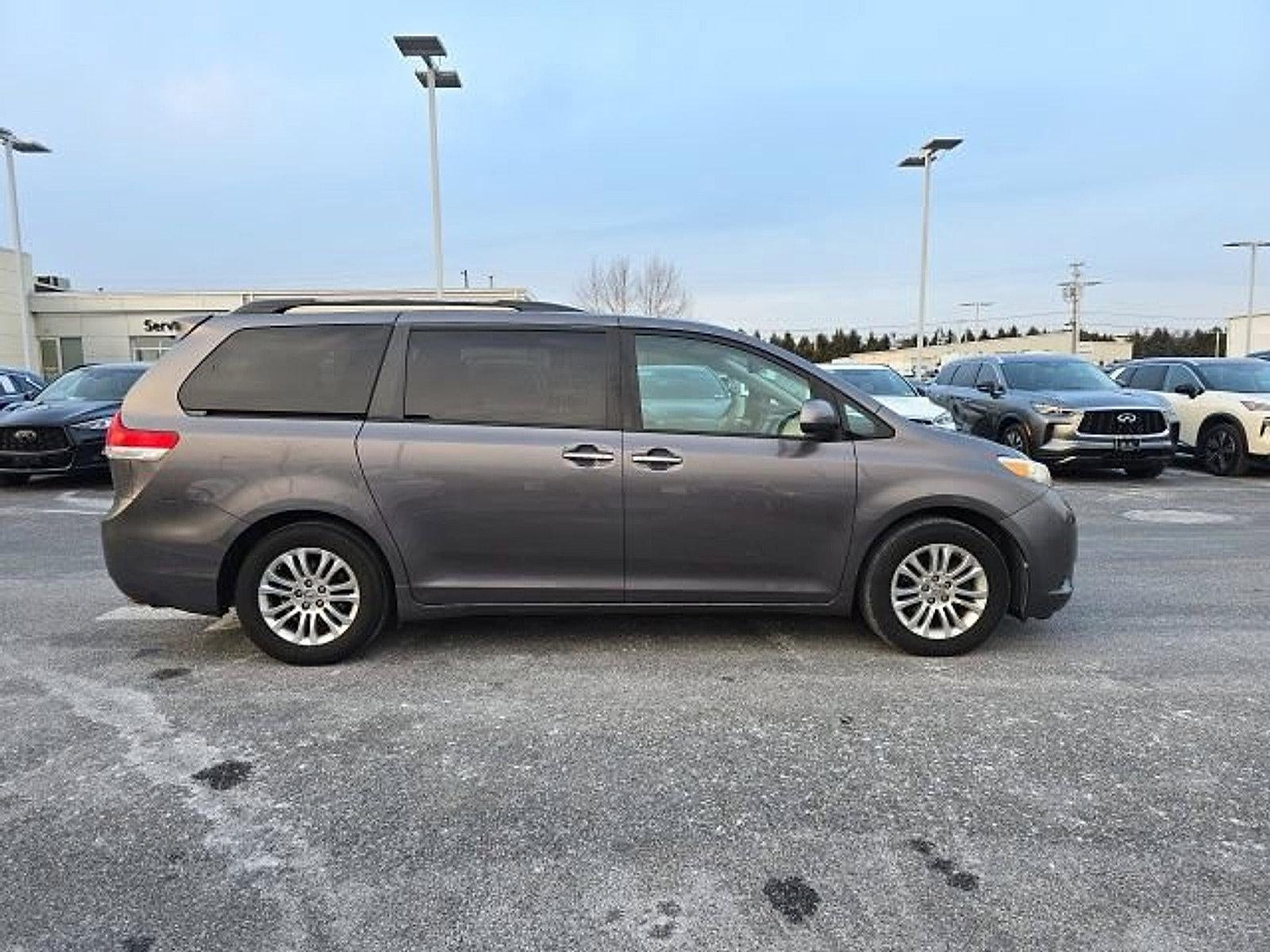 2011 Toyota Sienna 5dr 8-Pass Van V6 XLE FWD (Natl)
