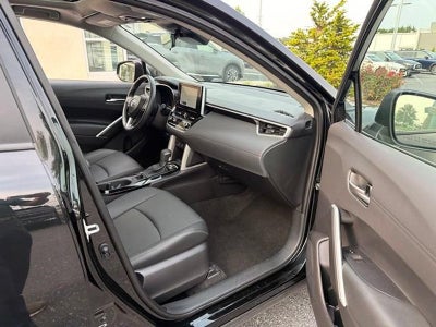 2025 Toyota Corolla Cross XLE 4WD (Natl)