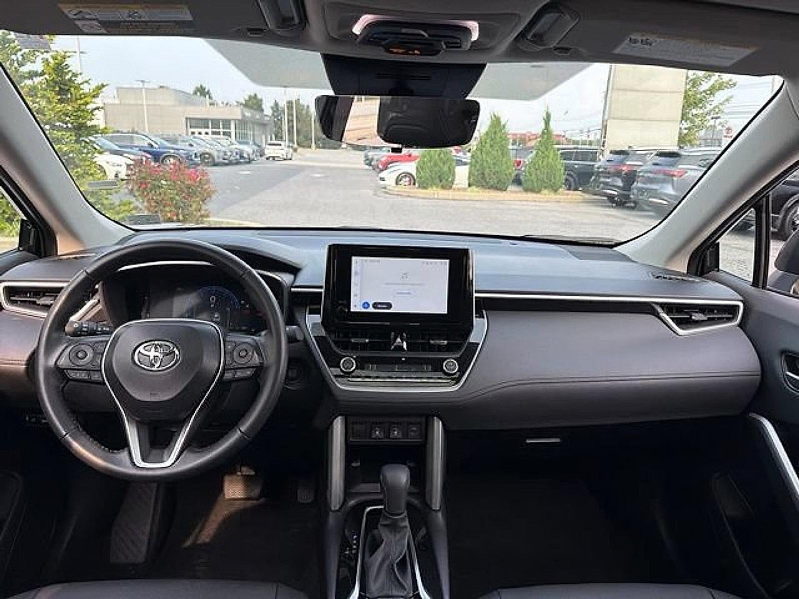 2025 Toyota Corolla Cross XLE 4WD (Natl)