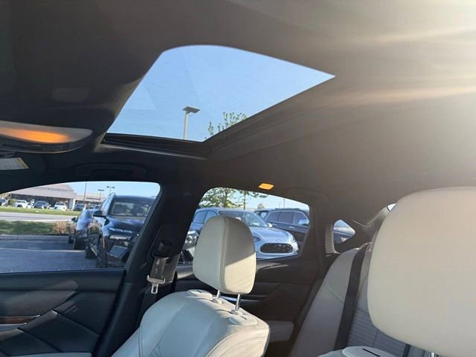 2019 INFINITI Q70 3.7 LUXE AWD