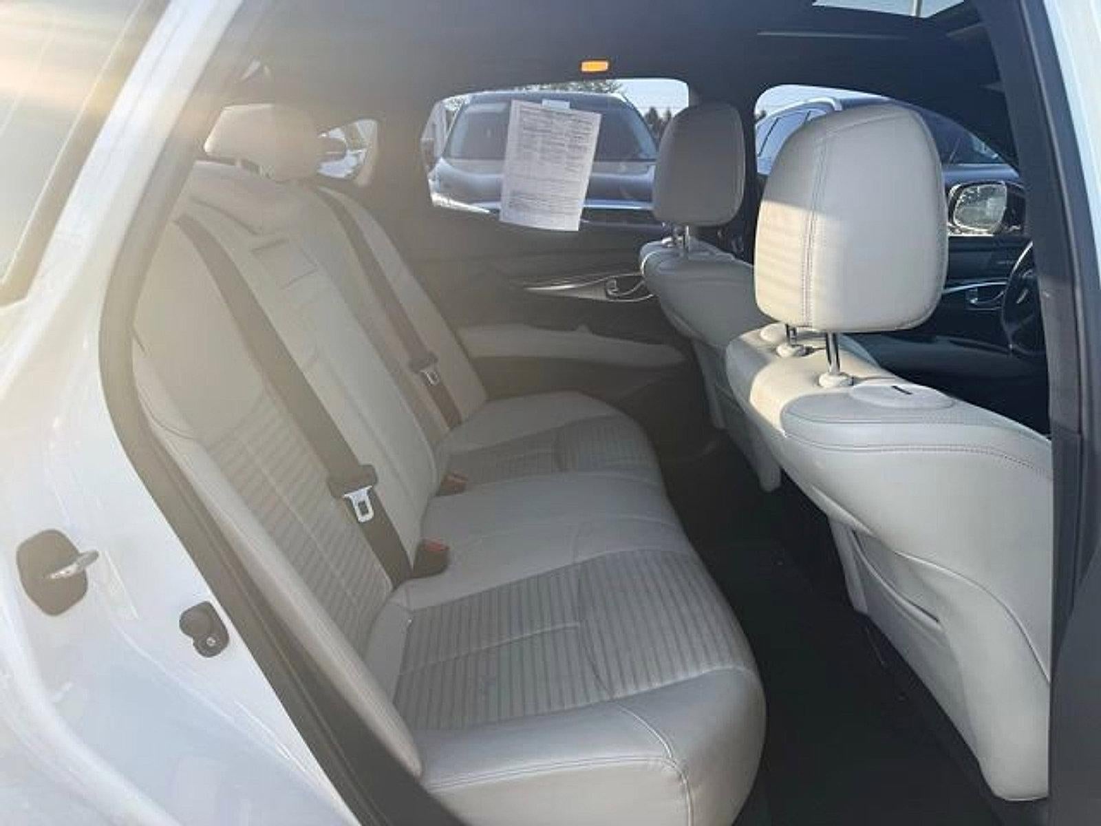 2019 INFINITI Q70 3.7 LUXE AWD