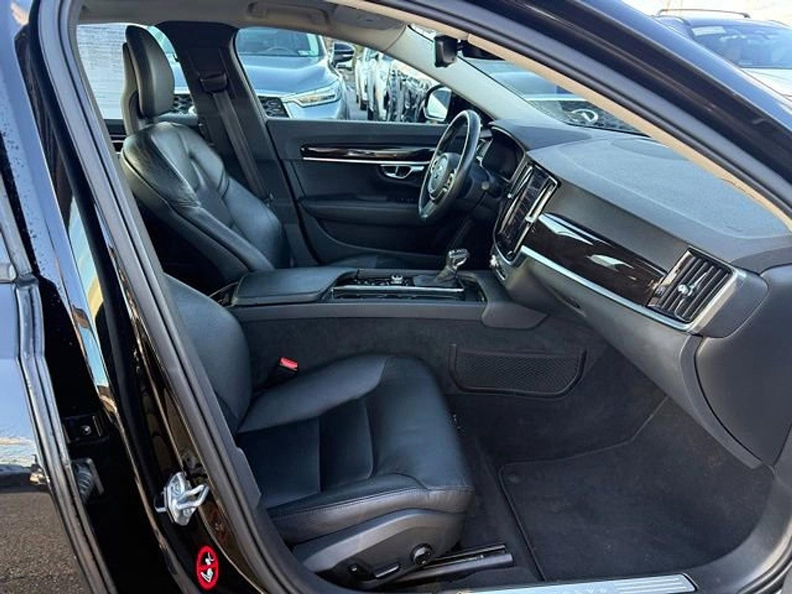 2017 Volvo S90 T6 AWD Momentum