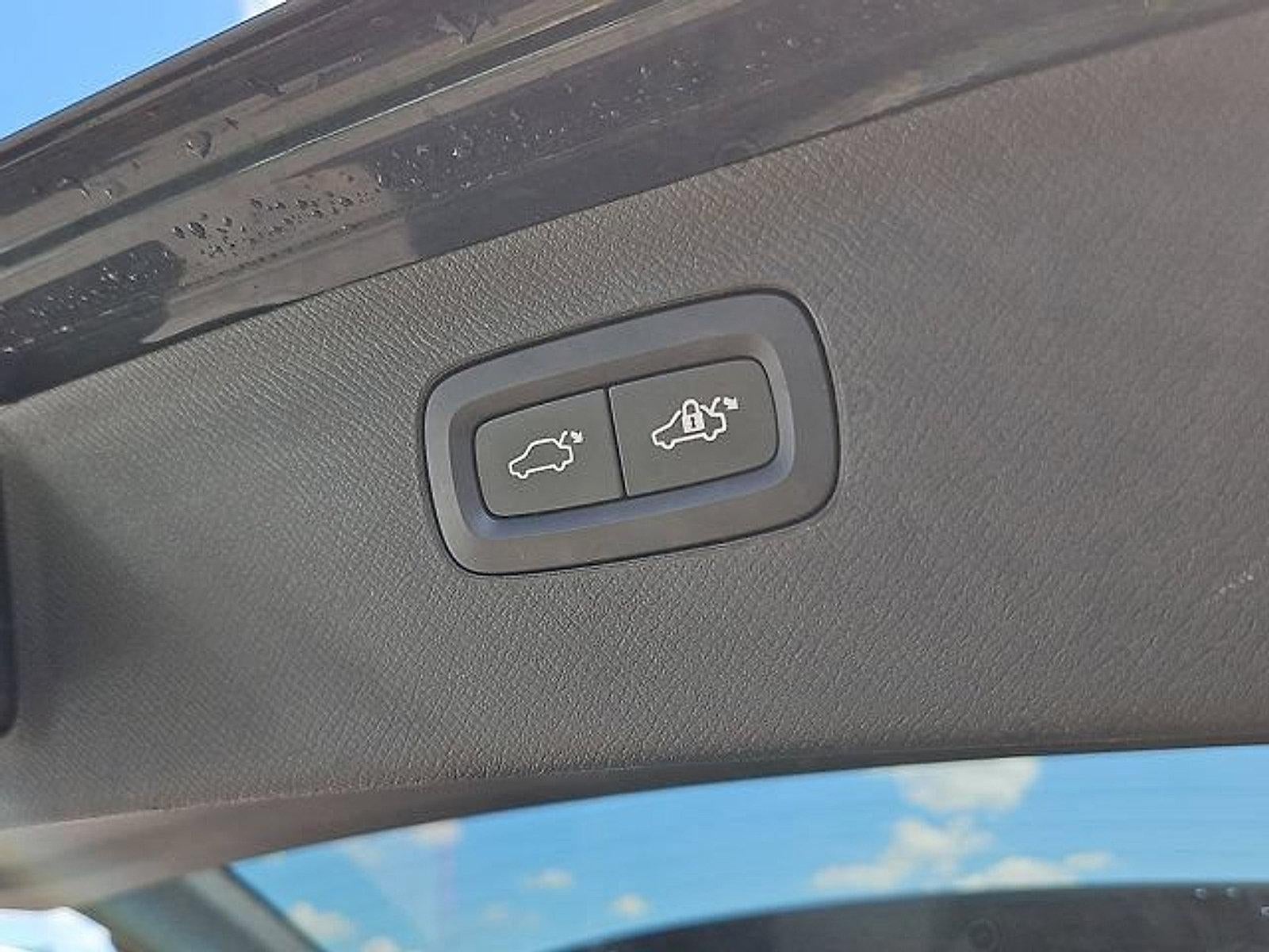 2024 Volvo XC90 B6 AWD Plus Bright Theme 7P