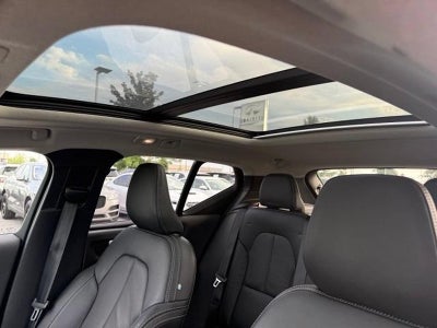 2023 Volvo XC40 B5 AWD Plus Dark Theme