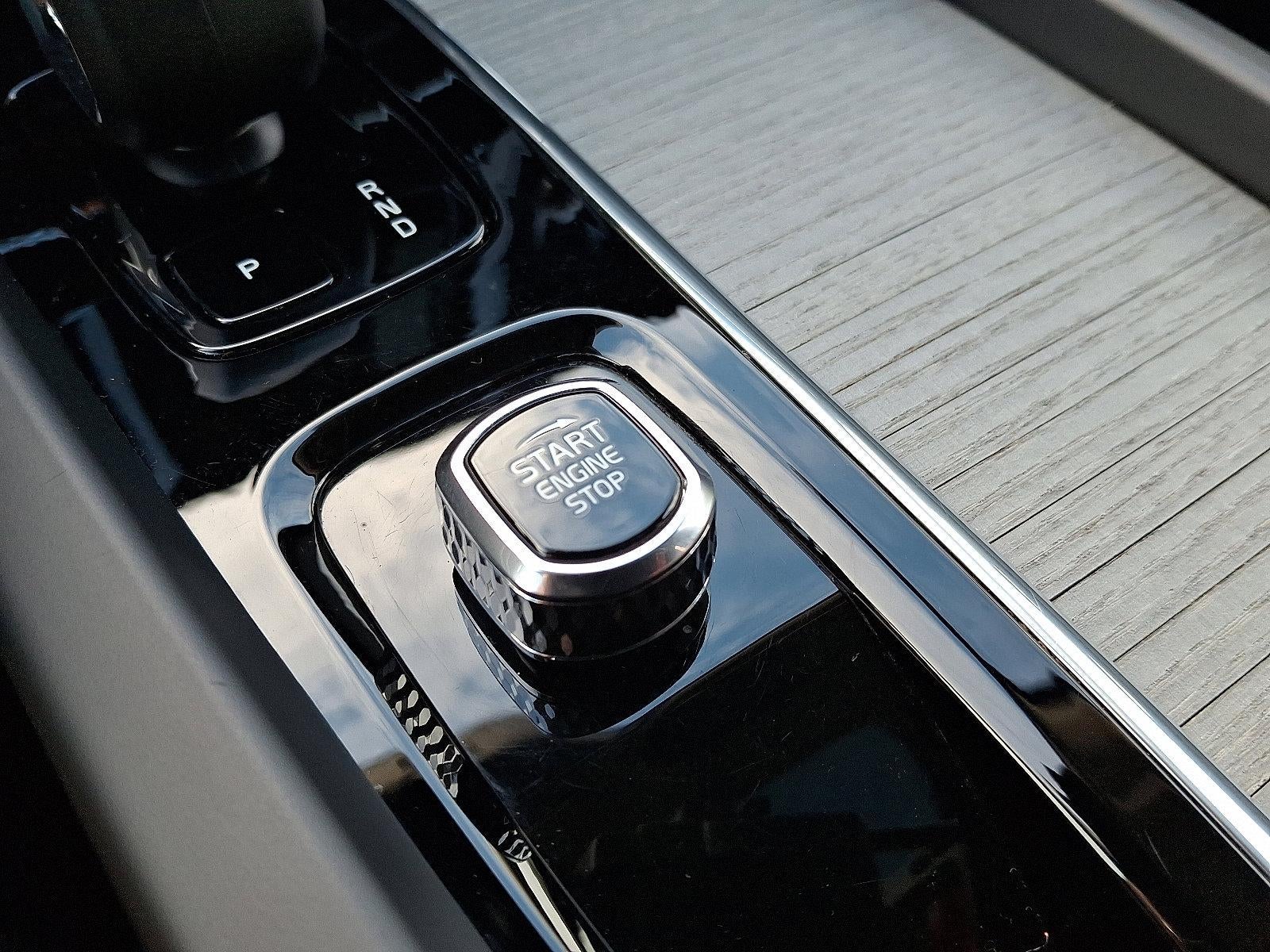 2025 Volvo XC60 B5 AWD Plus