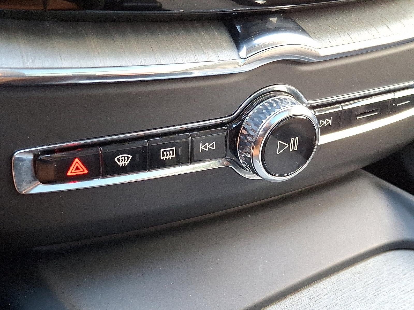 2025 Volvo XC60 B5 AWD Plus