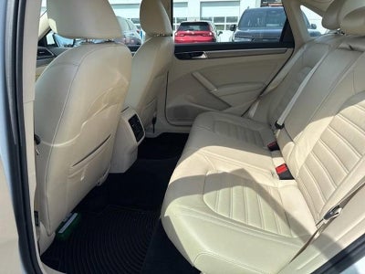 2017 Volkswagen Passat 1.8T SEL Premium Auto