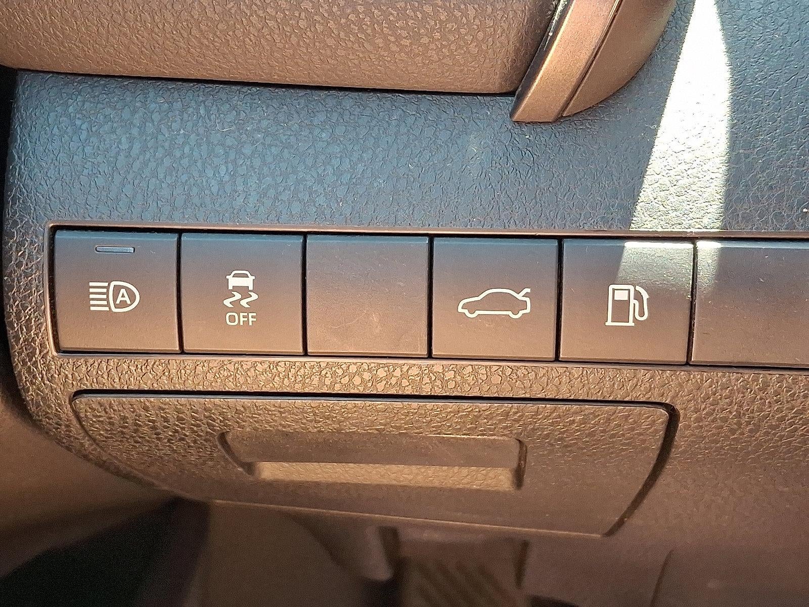 2018 Toyota Camry SE Auto (SE)