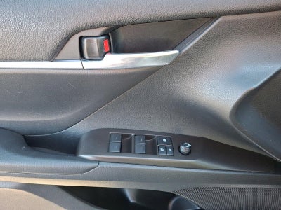 2022 Toyota Camry SE Auto (SE)