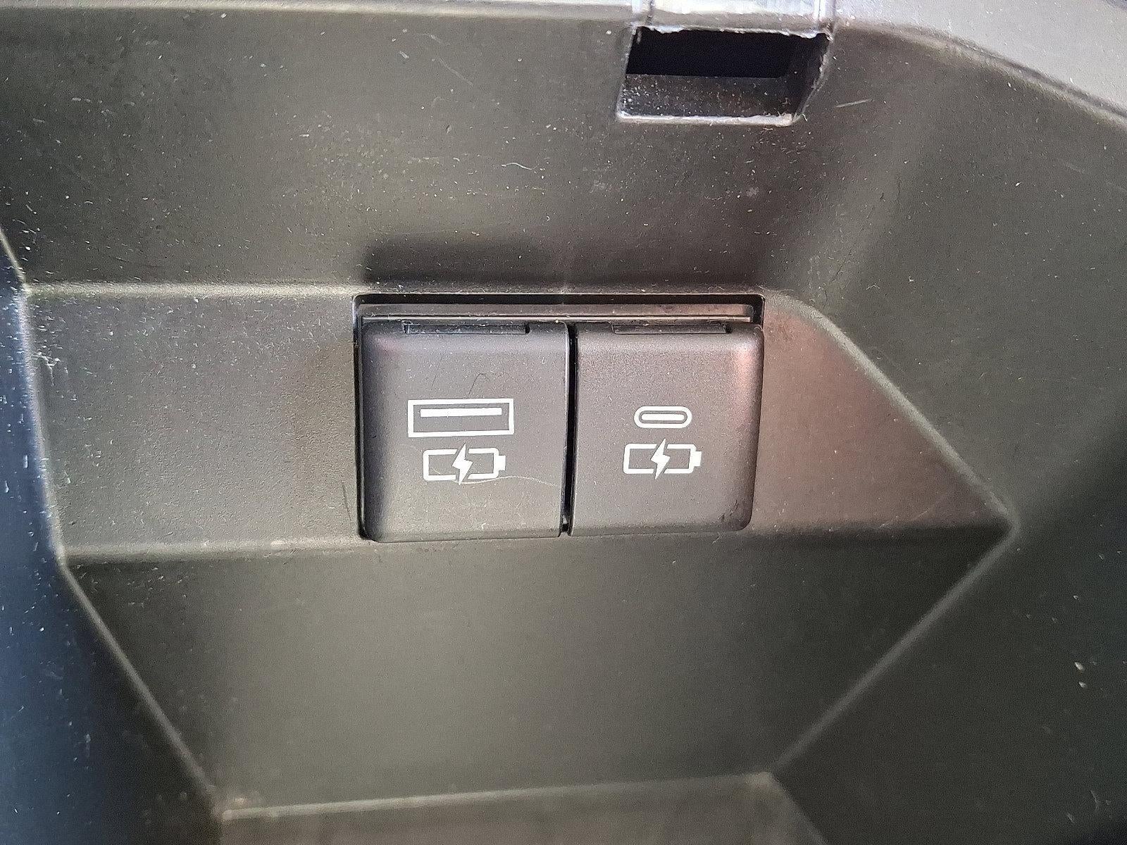 2022 Toyota Camry SE Auto (SE)