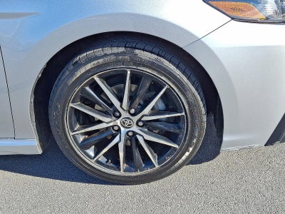 2022 Toyota Camry SE Auto (SE)