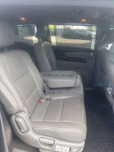 2014 Honda Odyssey Touring with DVD Rear Entertainment System and Navigation