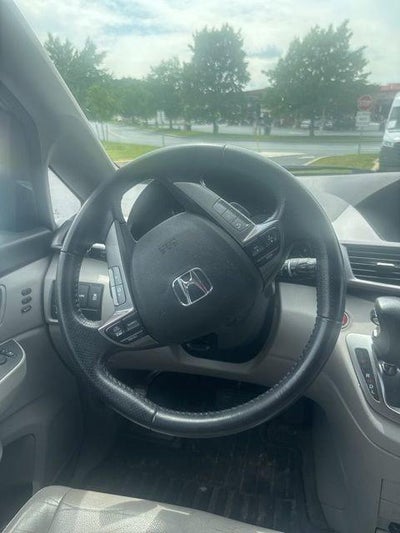 2014 Honda Odyssey Touring with DVD Rear Entertainment System and Navigation