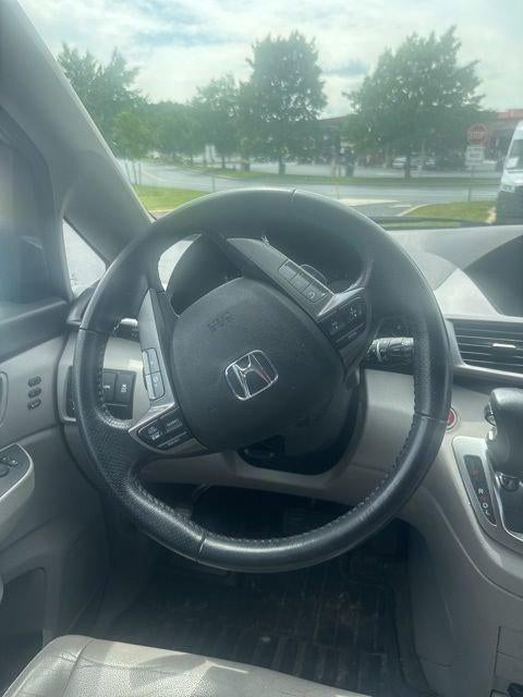 2014 Honda Odyssey Touring with DVD Rear Entertainment System and Navigation