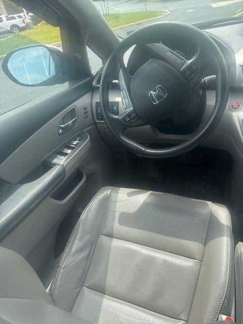 2014 Honda Odyssey Touring with DVD Rear Entertainment System and Navigation