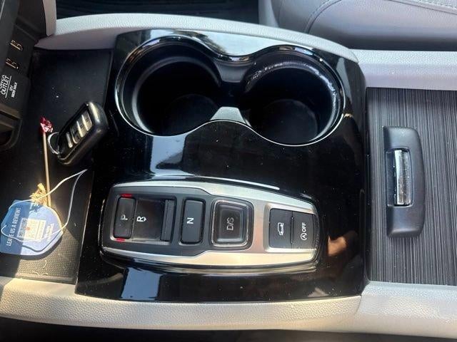 2016 Honda Pilot AWD Touring with DVD Rear Entertainment System and Navigation