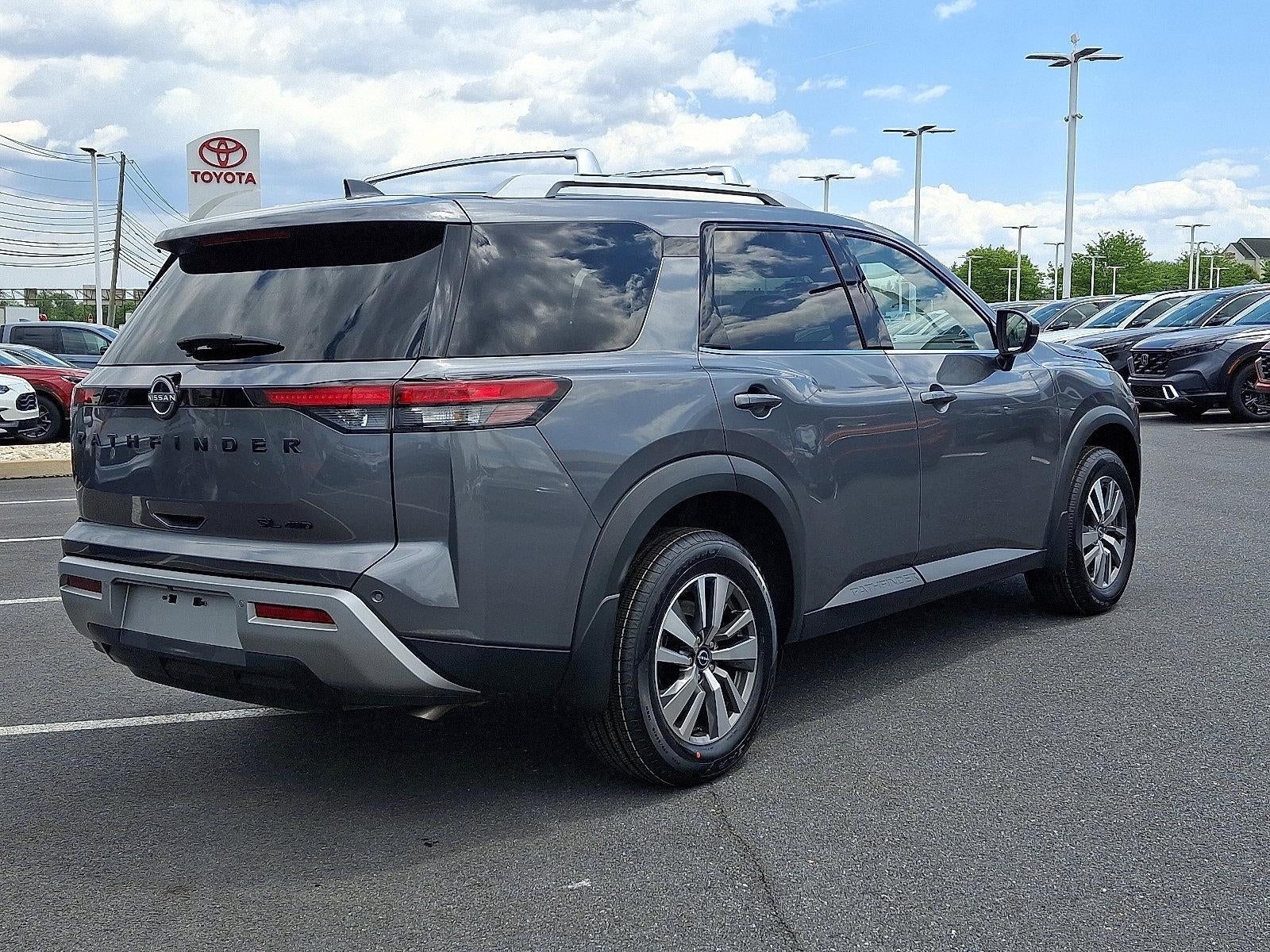 2023 Nissan Pathfinder SL 4WD