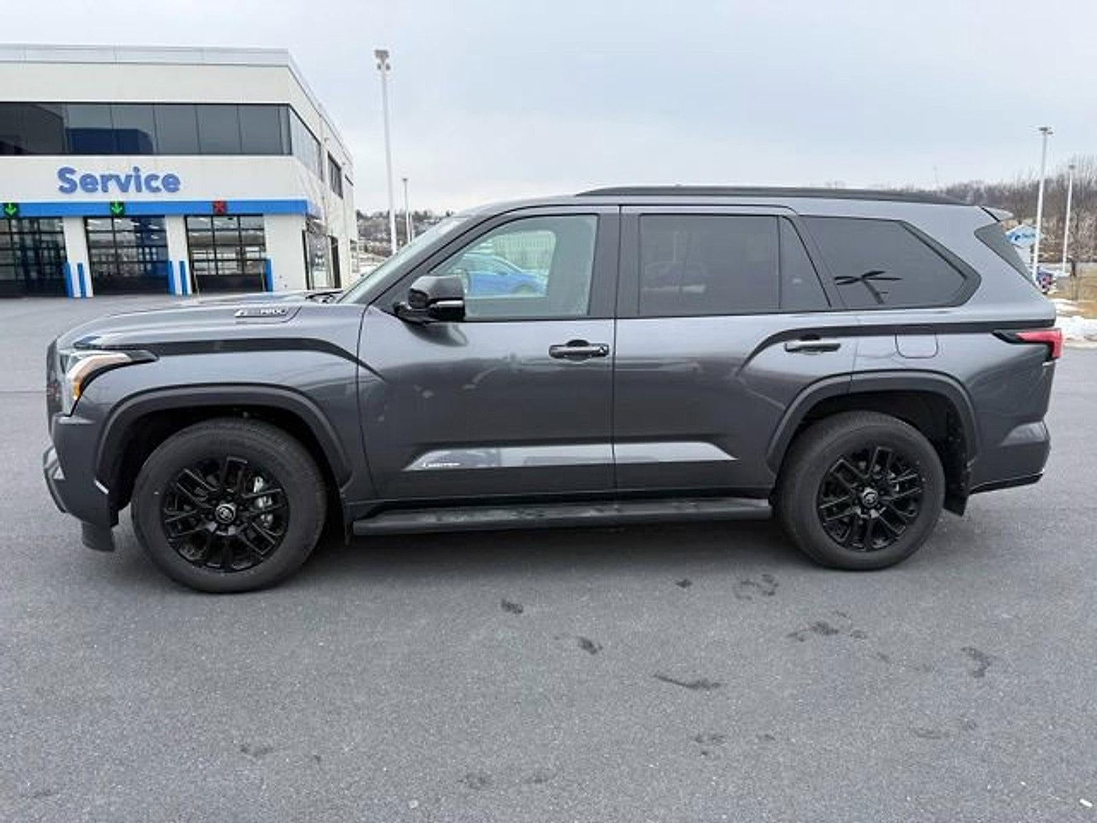 2026 Toyota Sequoia SR5 4WD (SE)