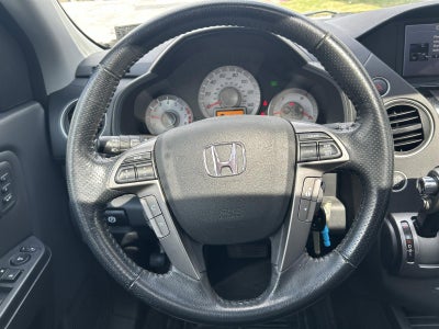 2015 Honda Pilot 4WD Touring with DVD Rear Entertainment System and Navigation