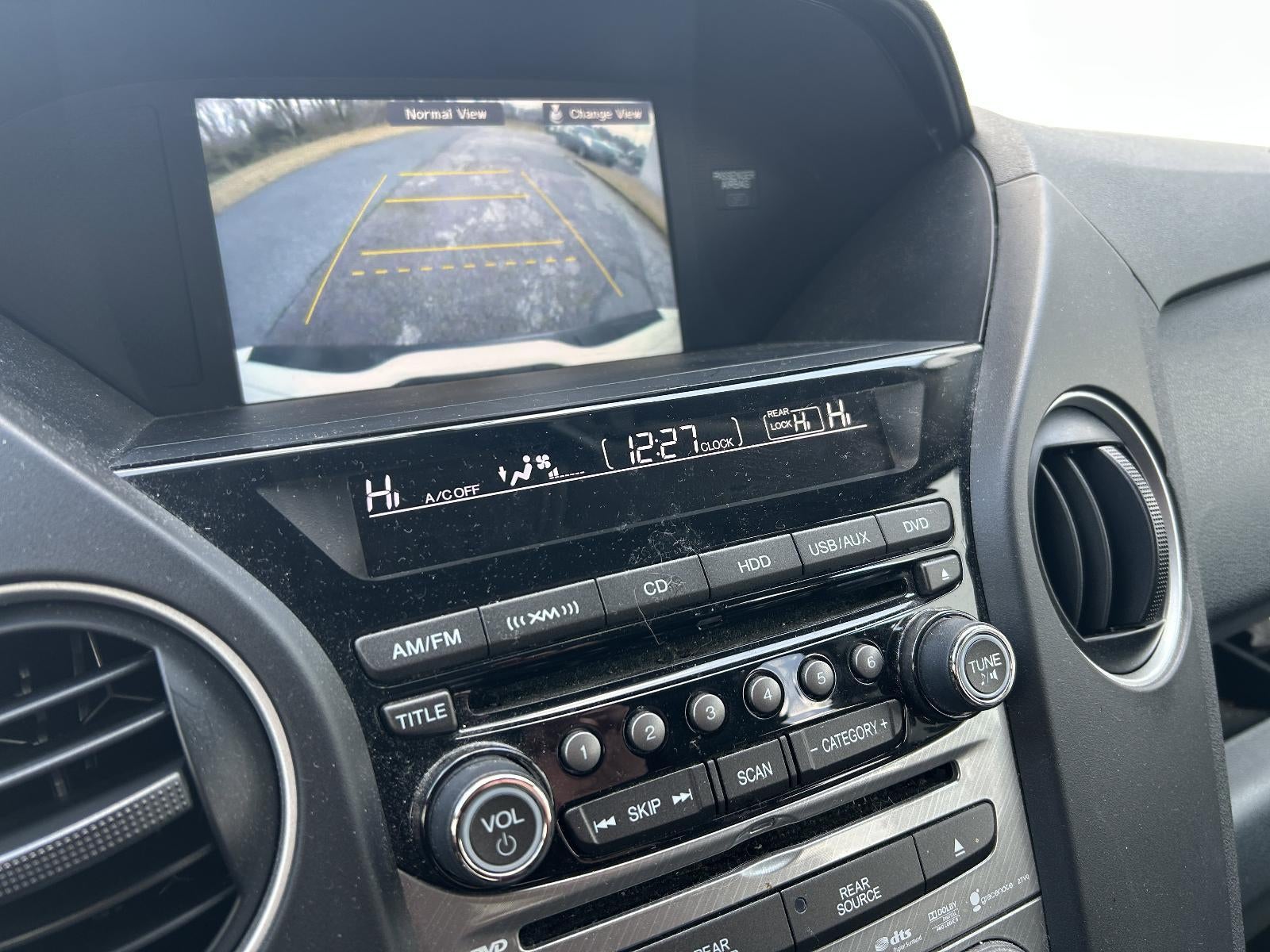 2015 Honda Pilot 4WD Touring with DVD Rear Entertainment System and Navigation