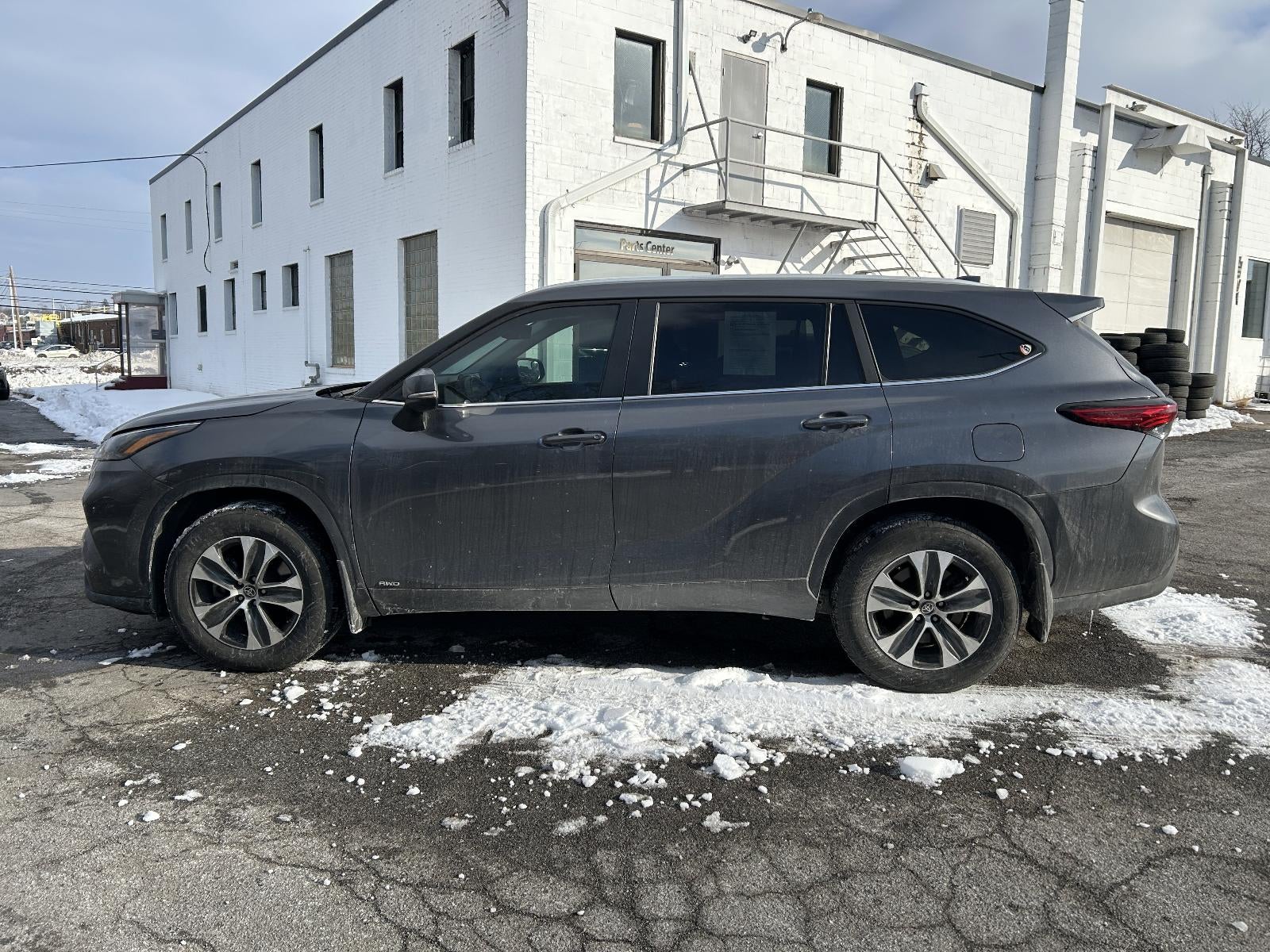 2023 Toyota Highlander Hybrid XLE AWD (Natl)