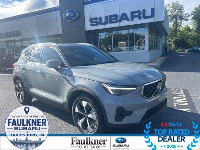 2025 Volvo XC40 B5 AWD Plus Bright Theme